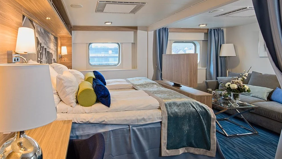Hurtigruten - MS Nordkapp - Expedition Suite Q4 1.png